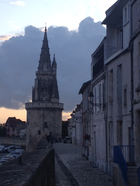 this tower is older than Eleanor of Aquitaine by about 350 years, but i feel like she would have lived in something like it